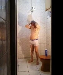 Muito calor eu vou tomar um banho delicioso 002