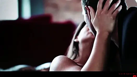 Koyu saçlı güzellik sakso çekiyor ve derinden sikiliyor