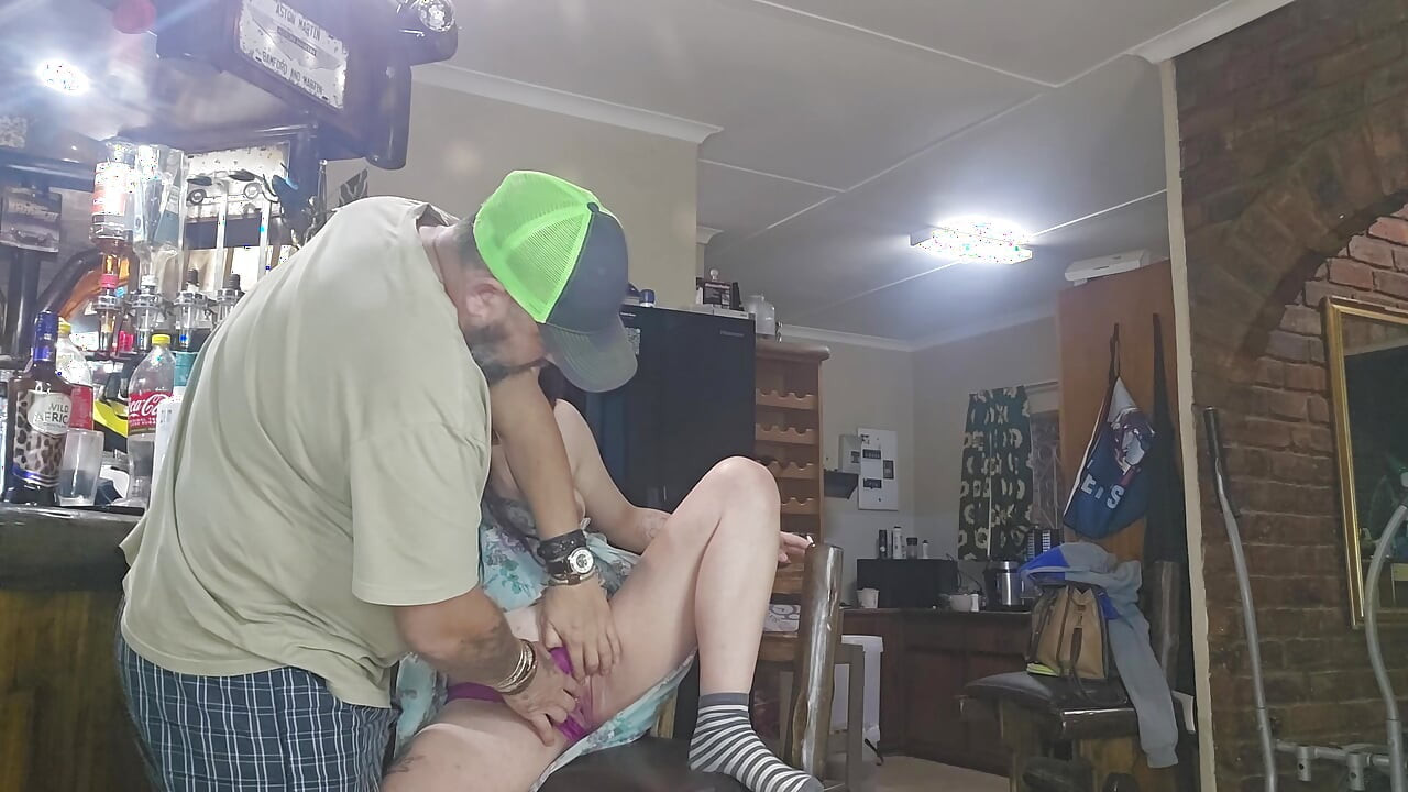 20岁性感孕妇被操到小穴灌满精液