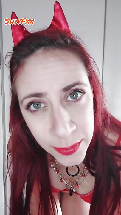 Shyyfxx, tu puta Diabla no tiene piedad con paja - parte 1