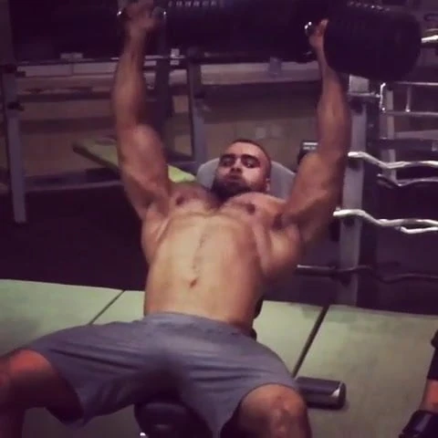 Caldo bodybuilder arabo