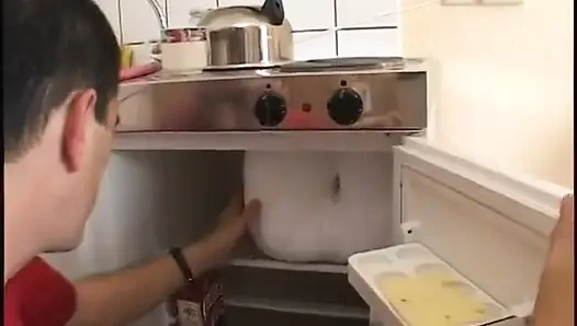 Ateşli kız oğluyla oyuncu olmayı seviyor