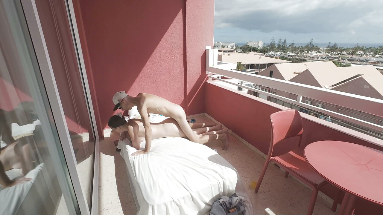 Slipping It in Her Ass While She Catches a Tan