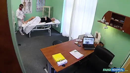 Член доктора - это все лекарство, нужно сквиртующей блондинке