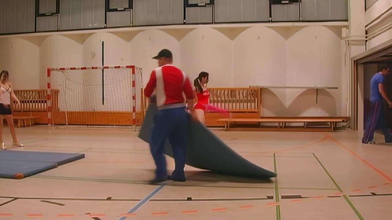 Atletske ljepotice rastegnu pičku i žestoko jebu