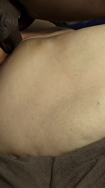 Συγκλονιστική στιγμή από το "Big fat juicy ass booty white woman getting her pussy fucked close up and covered in black man milky"