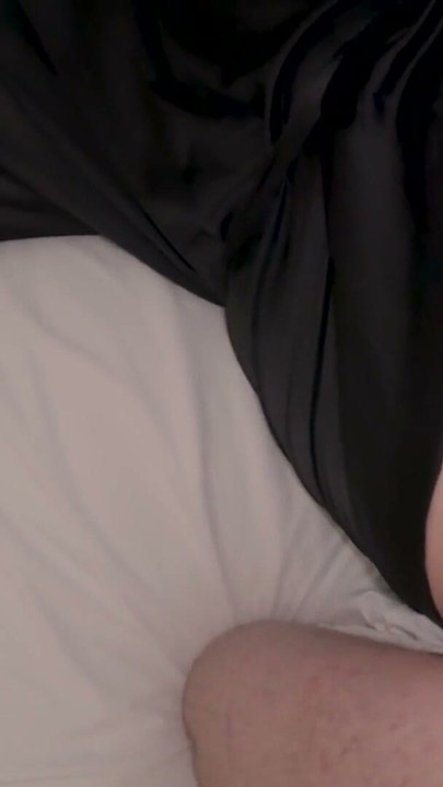 Min stedbror vækker mig med sin store pik i min røv | Klip 2