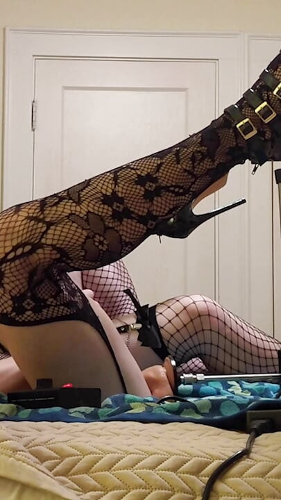 Crossdressers and the fucking machine - kompilasi 7