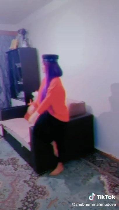 Aze Tiktok girl pantyhose feet