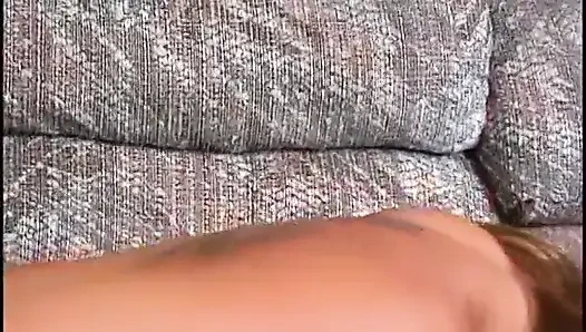 Pelacur manis menunggangi pejantan hitam besar