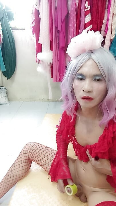 Transgender Oanh Le wears sexy clothes porn selfie with a homemade cuff