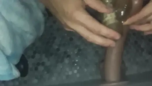 Azgın ıslak deliğimi iki yarakla birden sikiyorum