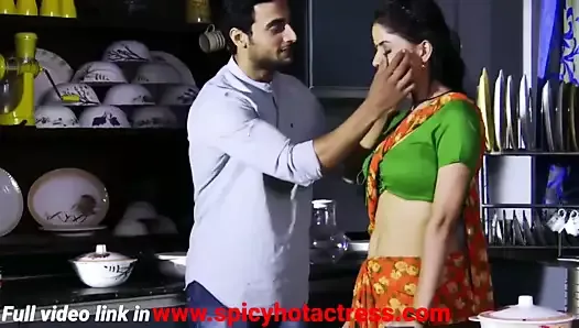 Индийский муж лижет киску своей жены