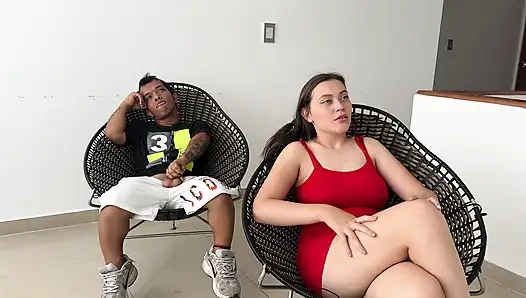 Ich habe ihm Videos gezeigt, wie er meine Freundin fickt... Im Film hat sie mich beim Masturbieren erwischt und sich trotzdem angeschleudert, sie zu ficken