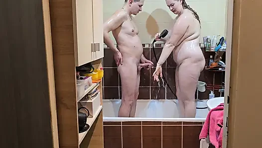Zusammen Duschen Wird Zu Heißem Sex Und Endet Mit Der Mit Sperma Gefüllten Muschi Der Ehefrau