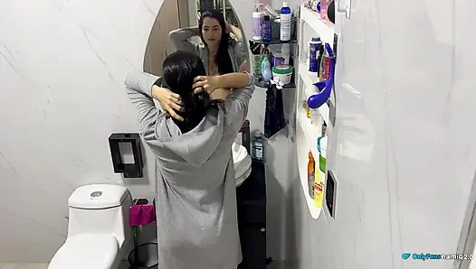 Karım ateşli ve yarağımdan biraz sıcak istiyor!