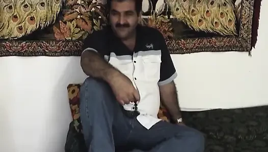 Sahin k cinsel olarak mahrum bir ev hanımıyla sikişiyor
