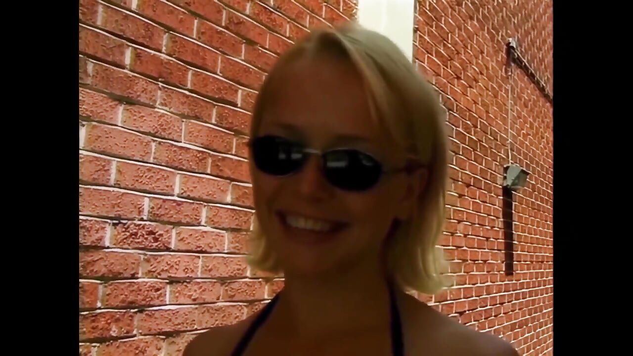 Zgodna mlada anastasia blue se jebe jako u dupe