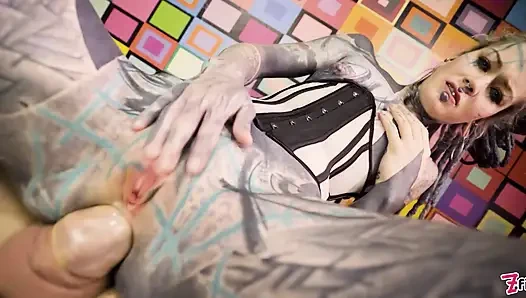 Anuskatzz ingin semua lubangnya digunakan