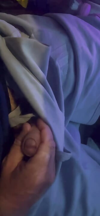 Old guy jerks next to young Uber driver and gets helping hand.