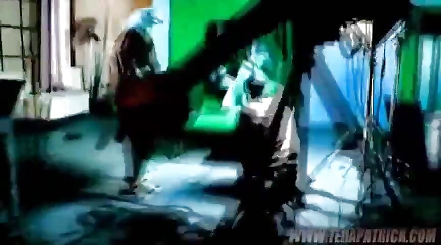 Broken: Sasha Grey, Jenna Haze, Victoria Sin, Kayla Paige, Lisa Daniels, Tommy Gunn'ın yer aldığı sahne 2b