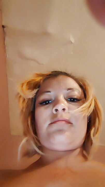Diese blondine liebt gurke