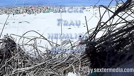 Gadis Pantai Barbetta Telanjang Di Semak-semak
