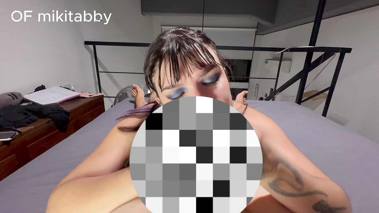POV-SCHLAMPE lutscht schwanz so sexy