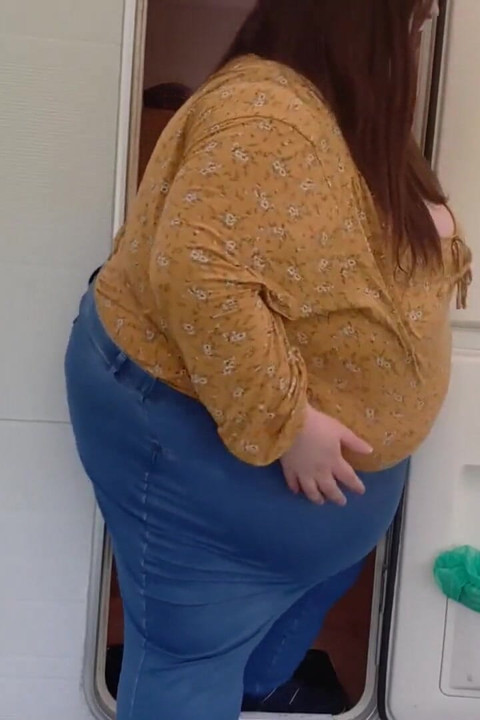 SSBBW vs tiny door
