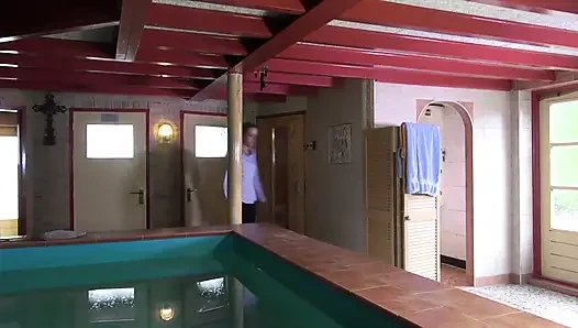 Köle şeffie shot melodi zevki tarafından cezalandırılıyor