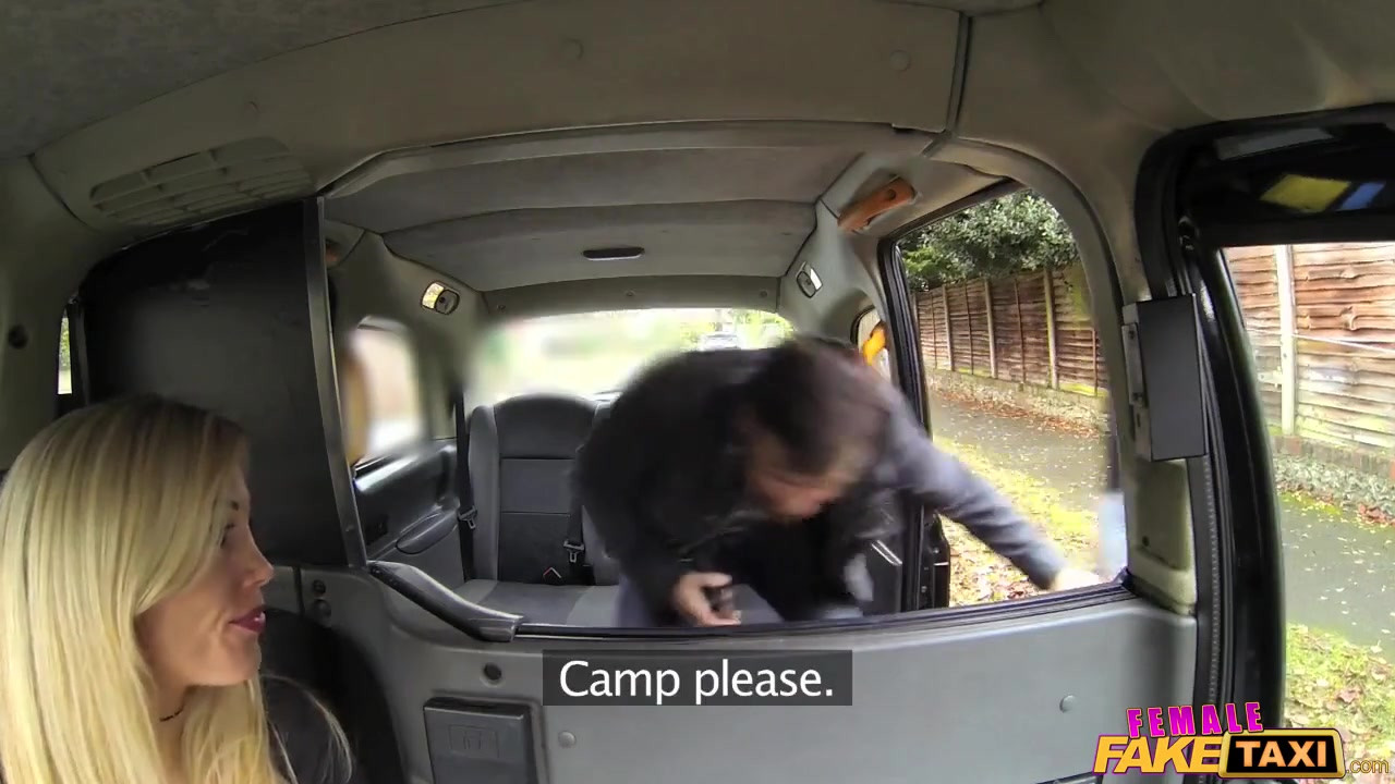 Femalefaketaxi Marine给司机一个爽快的性爱