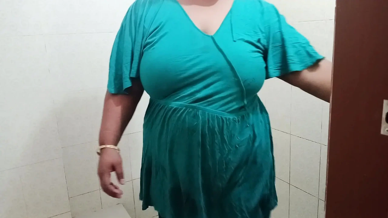 desi bathroom shower, Desi Step-sister Bathroom shower Mms