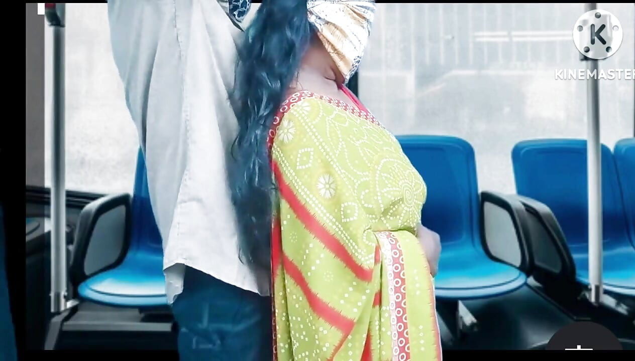 Offentligt sex i en buss med passagerare - Tamil ljud med stönande