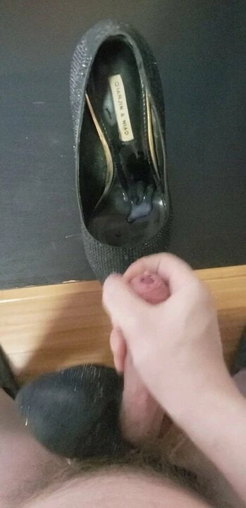 Cumshot on Neighbor's high heels VOL.3