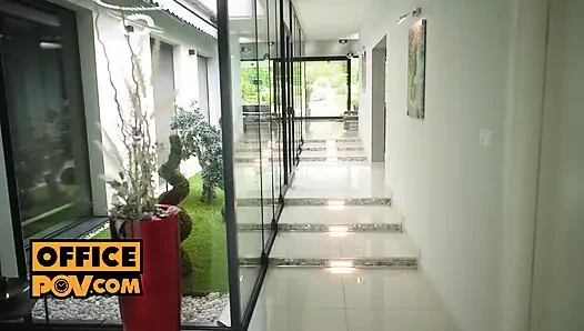 Sophie weber yang lagi bersenang-senang sambil menunggu!