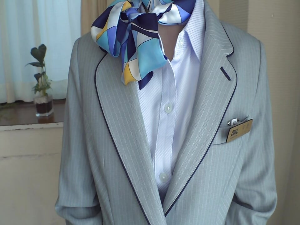 Elegant stewardesse. Blide smil bliver til intens lyst!