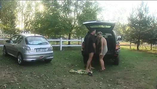 Cewek pembuat uang rambut pirang memeknya dientot habis-habisan saat makan malam