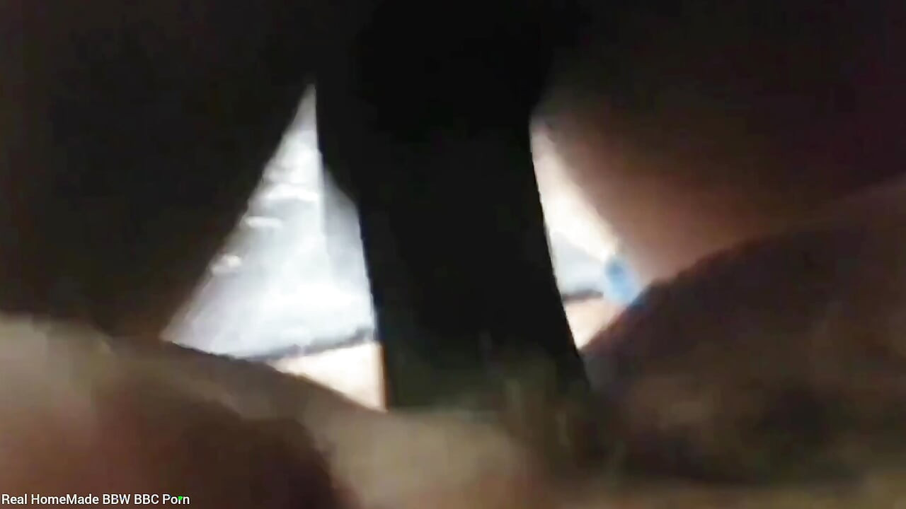 Bultande polsk SSBBW -missionären griper upp på jer mage