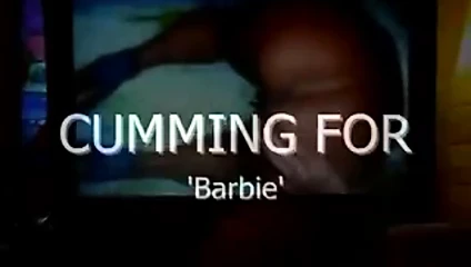 Amatör seksi bronzlaşmış sarışın orta yaşlı seksi kadın yüksek topuklu barbie
