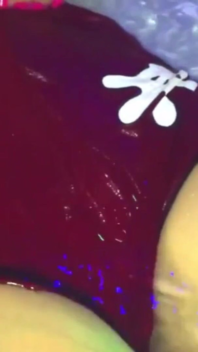 Jovem gostosinha se diverte com dotado | Clipe 2