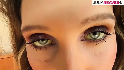 Son derece sıkı amcık dev bir dildoyla sikiliyor