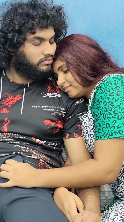 Romance de trabajo manual de pareja india mallu