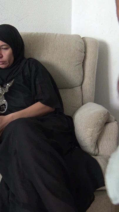 “巴基斯坦穆斯林继母从继子那里得到大量射精”的精彩时刻