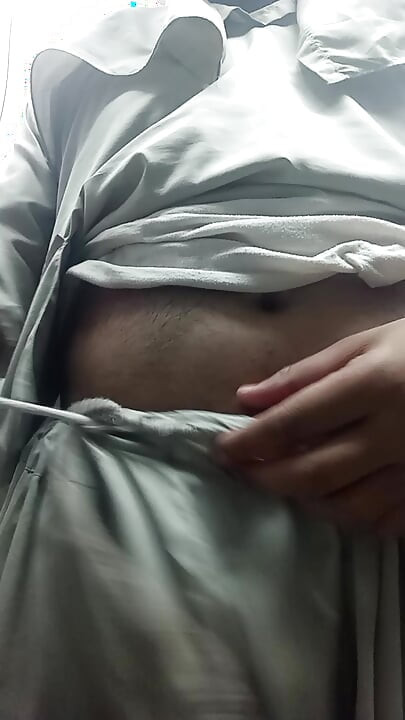 Masurbasi di kamar mandi
