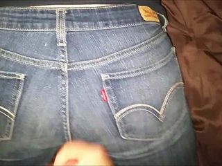 Cumming en sus jeans
