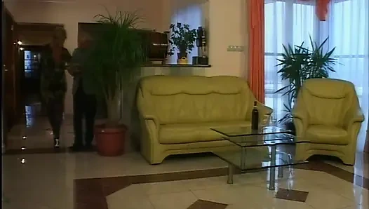 Ateşli nine sikilmeyi seviyor