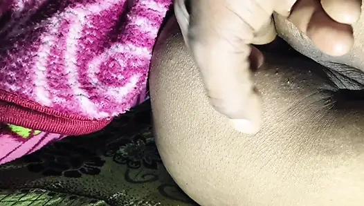 Mami lutschte meinen schwanz und fickte ihren arsch