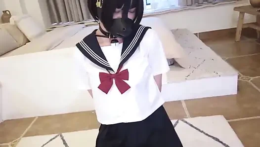 Cewek dengan baju jk ini ditahan dan dicambuk dengan gaun seksi