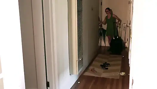 Cewek rambut pirang suka dudukin wajah pacarnya