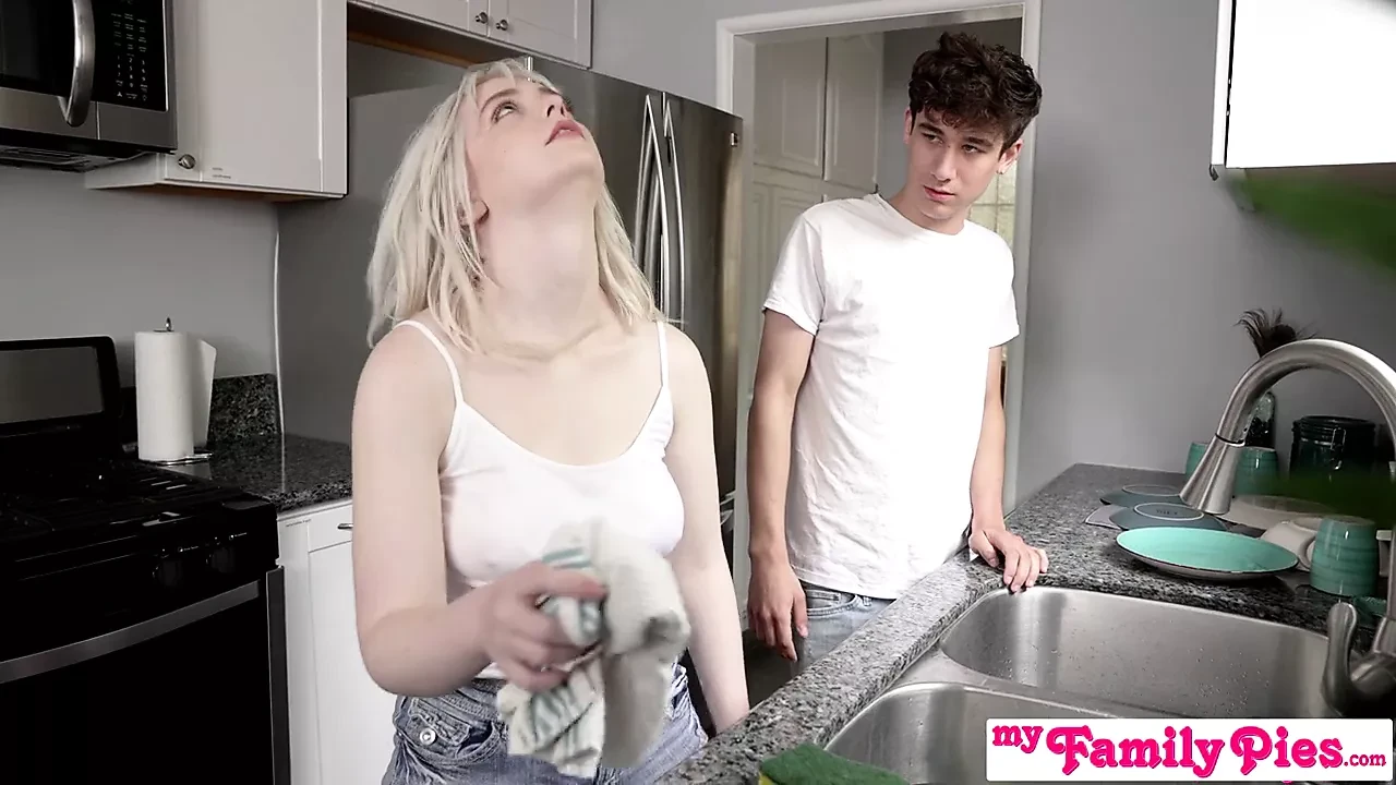 Stepsis dit, "je suppose que je ne peux plus t'appeler petite bitey!"